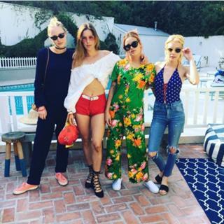 Emma Roberts feet photo thumbnail