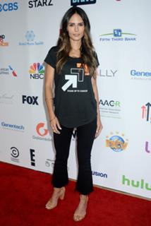 Jordana Brewster feet photo thumbnail