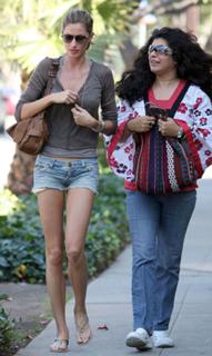 Gisele Bündchen feet photo thumbnail
