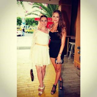 Serenay Sarikaya feet photo thumbnail