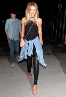 Rosie Huntington-Whiteley feet photo thumbnail