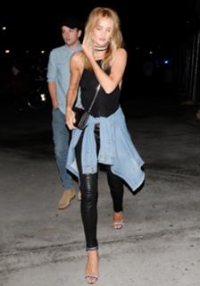 Rosie Huntington-Whiteley feet photo thumbnail