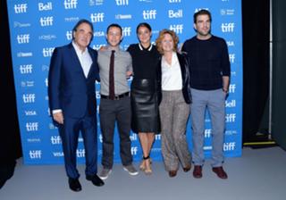 Shailene Woodley feet photo thumbnail