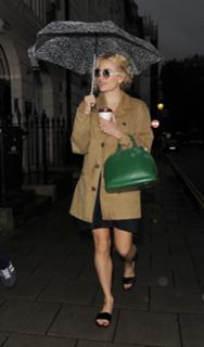 Pixie Lott feet photo thumbnail