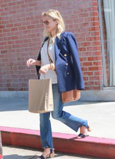 Reese Witherspoon feet photo thumbnail