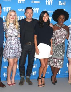 Dakota Fanning feet photo thumbnail