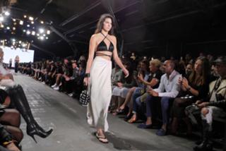Kendall Jenner feet photo thumbnail