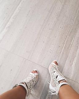 Kylie Jenner feet photo thumbnail