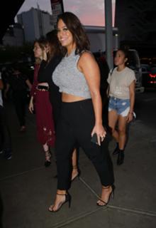 Ashley Graham feet photo thumbnail