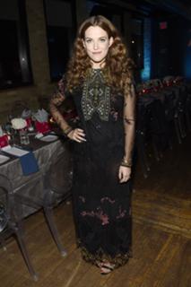 Riley Keough feet photo thumbnail