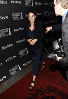 Shailene Woodley feet photo thumbnail