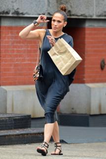 Jennifer Lopez feet photo thumbnail