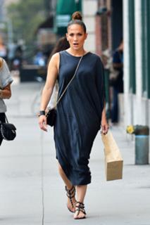 Jennifer Lopez feet photo thumbnail