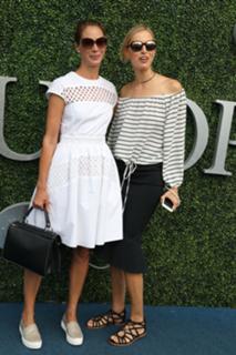 Karolina Kurkova feet photo thumbnail