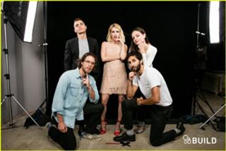Emma Roberts feet photo thumbnail