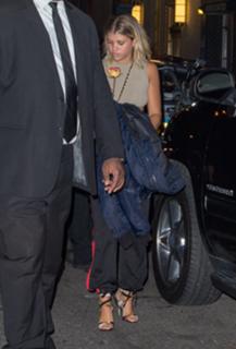 Sofia Richie feet photo thumbnail