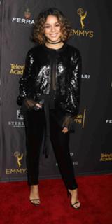 Vanessa Hudgens feet photo thumbnail