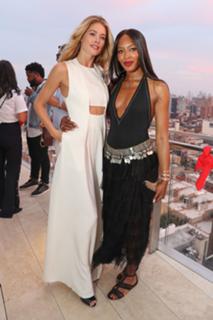 Naomi Campbell feet photo thumbnail