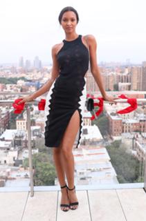 Lais Ribeiro feet photo thumbnail