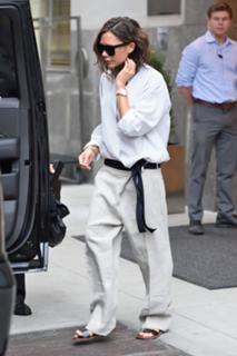 Victoria Beckham feet photo thumbnail