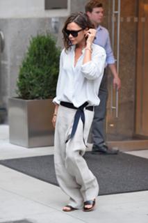Victoria Beckham feet photo thumbnail