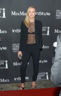Yvonne Strahovski feet photo thumbnail