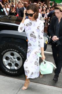 Victoria Beckham feet photo thumbnail