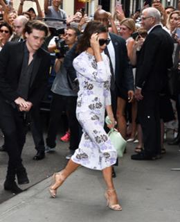 Victoria Beckham feet photo thumbnail