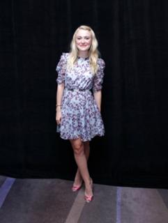 Dakota Fanning feet photo thumbnail