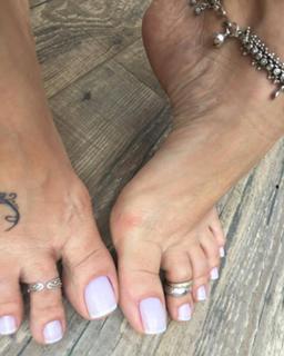 Karin Klemp feet photo thumbnail