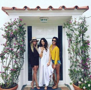 Shay Mitchell feet photo thumbnail