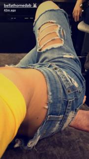 Bella Thorne feet photo thumbnail