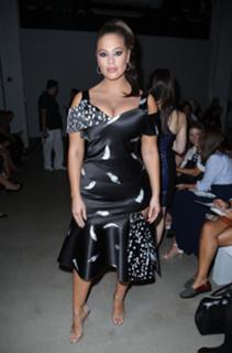 Ashley Graham feet photo thumbnail