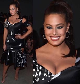 Ashley Graham feet photo thumbnail