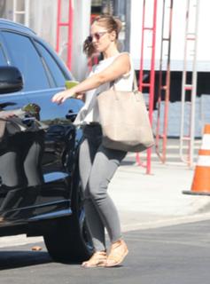 Minka Kelly feet photo thumbnail