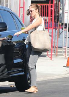 Minka Kelly feet photo thumbnail