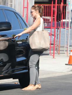 Minka Kelly feet photo thumbnail
