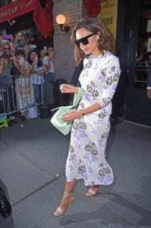 Victoria Beckham feet photo thumbnail