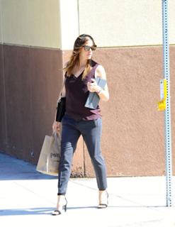 Jennifer Garner feet photo thumbnail