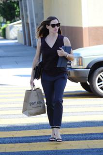 Jennifer Garner feet photo thumbnail