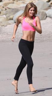 Doutzen Kroes feet photo thumbnail