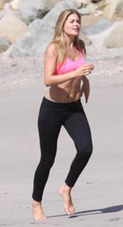 Doutzen Kroes feet photo thumbnail