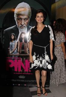 Dia Mirza feet photo thumbnail