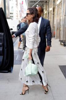 Victoria Beckham feet photo thumbnail