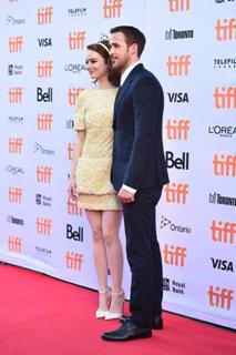 Emma Stone feet photo thumbnail