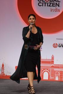 Kareena Kapoor feet photo thumbnail