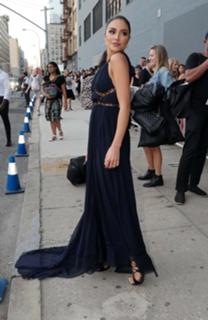 Olivia Culpo feet photo thumbnail