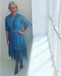 Holly Willoughby feet photo thumbnail
