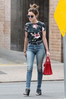 Lucy Hale feet photo thumbnail