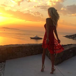 Victoria Silvstedt feet photo thumbnail